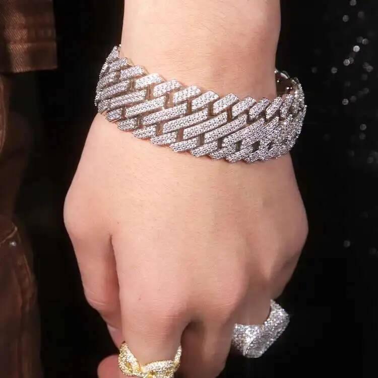 Yu Ying Gems ユニークなデザインのジュエリー 9 - Icebox Jewelry Watches のレビューと価格